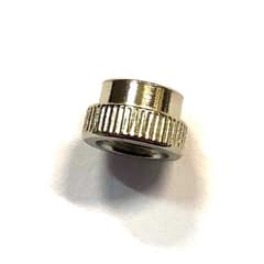 Ecrou Moleté Schwalbe pour Montage Valve Presta dans Jante Percée pour Valve Schrader