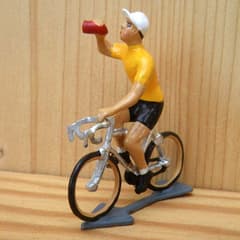Figurine Cycliste CBG Mignot Maillot Jaune avec Bidon