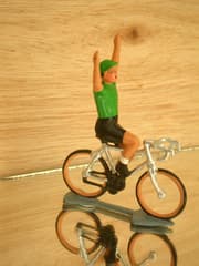 Figurine Cycliste CBG Mignot Maillot Vert avec Bras Levés