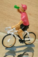 Figurine Cycliste CBG Mignot Tour d'Italie Maillot Rose Buvant au Bidon