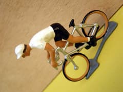 Figurine Cycliste CBG Mignot Tour d'Allemagne Maillot Blanc en Danseuse