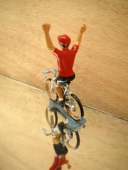 Figurine Cycliste CBG Mignot Tour d'Espagne Maillot Rouge avec Bras Levés