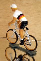 Figurine Cycliste CBG Mignot Maillot Allemand en Danseuse