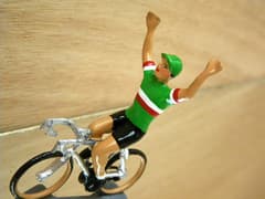 Figurine Cycliste CBG Mignot Maillot Italien avec Bras Levés 