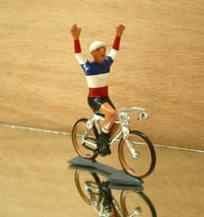 Figurine Cycliste CBG Mignot Maillot Champion de France avec Bras Levés