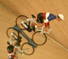 Figurine Cycliste CBG Mignot Maillot Champion de France en Danseuse
