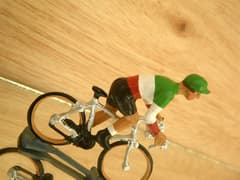 Figurine Cycliste CBG Mignot Maillot Champion d'Italie en Danseuse