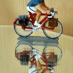 Figurine Cycliste CBG Mignot Cyclo Randonneur sur Vélo Rouge avec Maillot Bleu