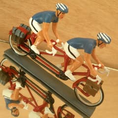 Figurine Cycliste CBG Mignot Cyclo Randonneurs sur Tandem Rouge avec Maillots Bleu